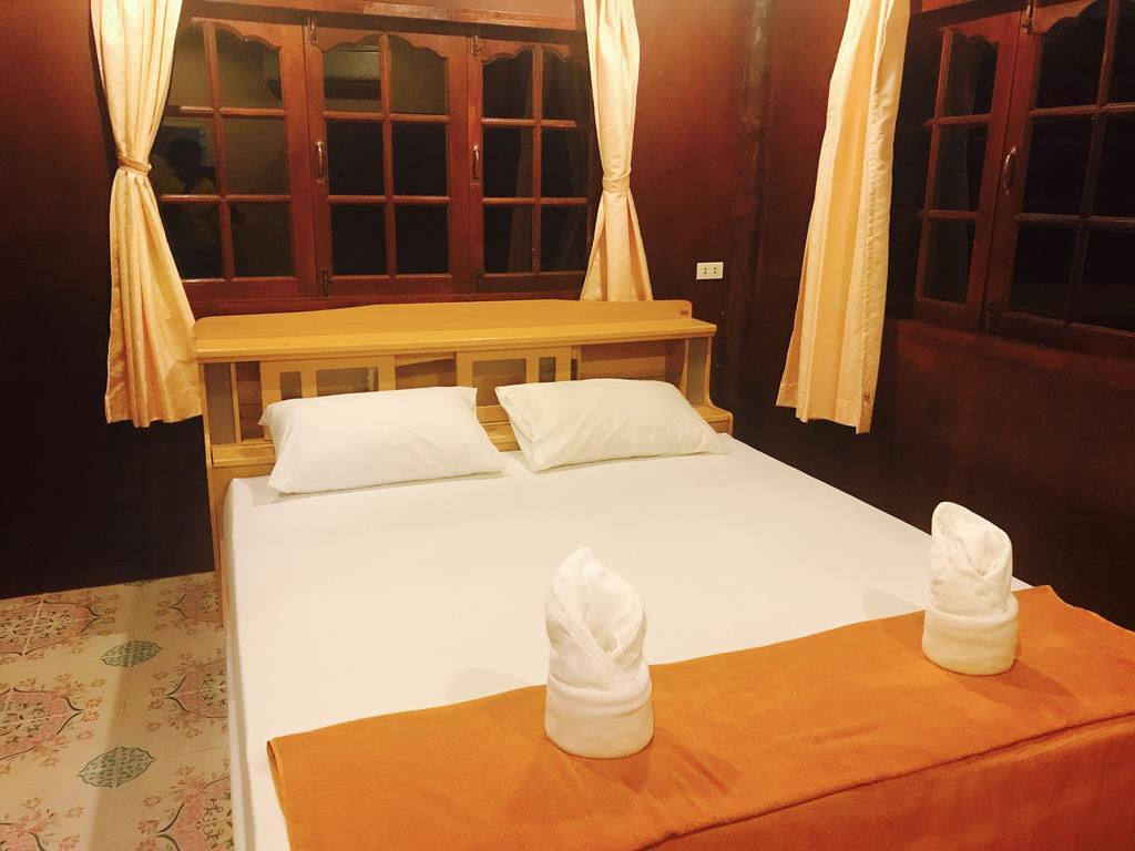 Sunyo Garden Guesthouse Baan Tai Esterno foto